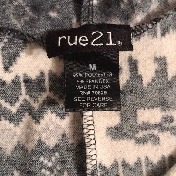 •BUNDLE ONLY• RUE21 PONCHO - Picture 4 of 5